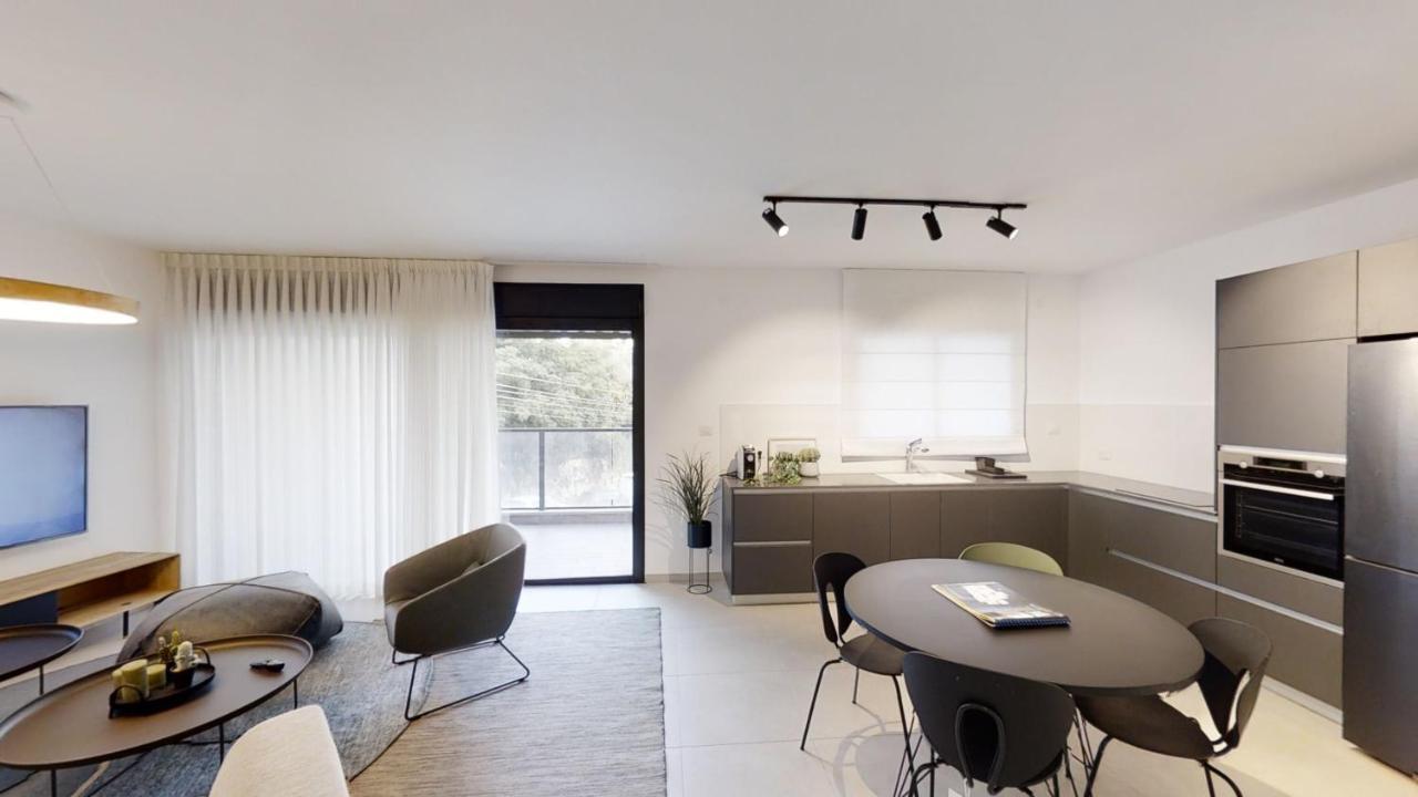 Luxury 3&4 Bedroom New Apartments - Close To The Beach & Bahai Gardens Haifa Luaran gambar